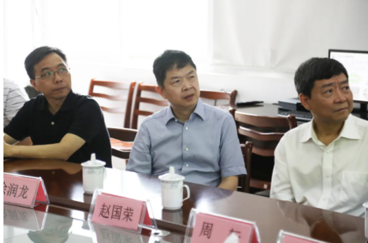 6月4日，省市场监管局党委委员、副局长，省药品监管局党组书记、局长徐润龙带队来公司开展“三服务”活动